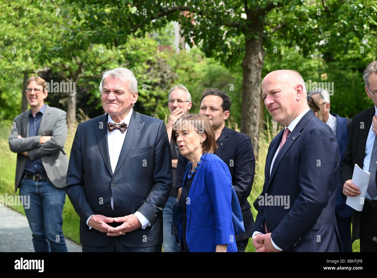 Berlin, Allemagne. 11 juin 2025. Les maires de Prague et de Berlin, Bohuslav Svoboda (2ème à gauche) et Kai Wegner (à droite) se sont rencontrés à l'occasion du 30ème anniversaire du partenariat entre les capitales tchèque et allemande à Comenius Gsarden à Berlin, Allemagne, le 11 juin 2025. Crédit : Jaromir Mrhal/CTK photo/Alamy Live News Banque D'Images