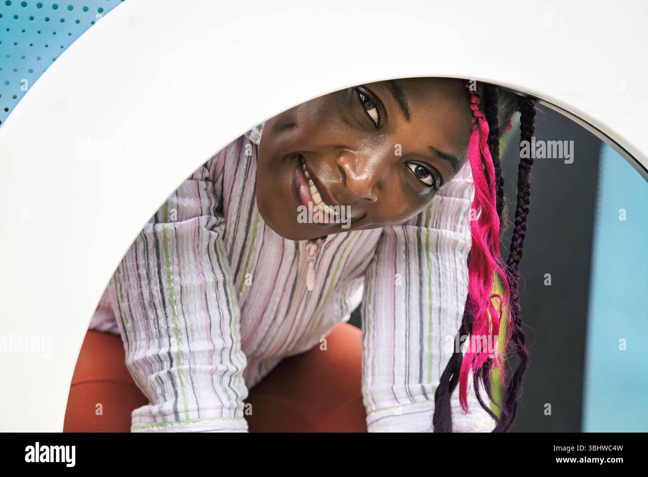 Portrait confiant d'éducateur de garde d'enfants et d'enseignant préscolaire. Parfait pour le marketing de garderie, l'éducation de la petite enfance, les profils du personnel enseignant et edu Banque D'Images