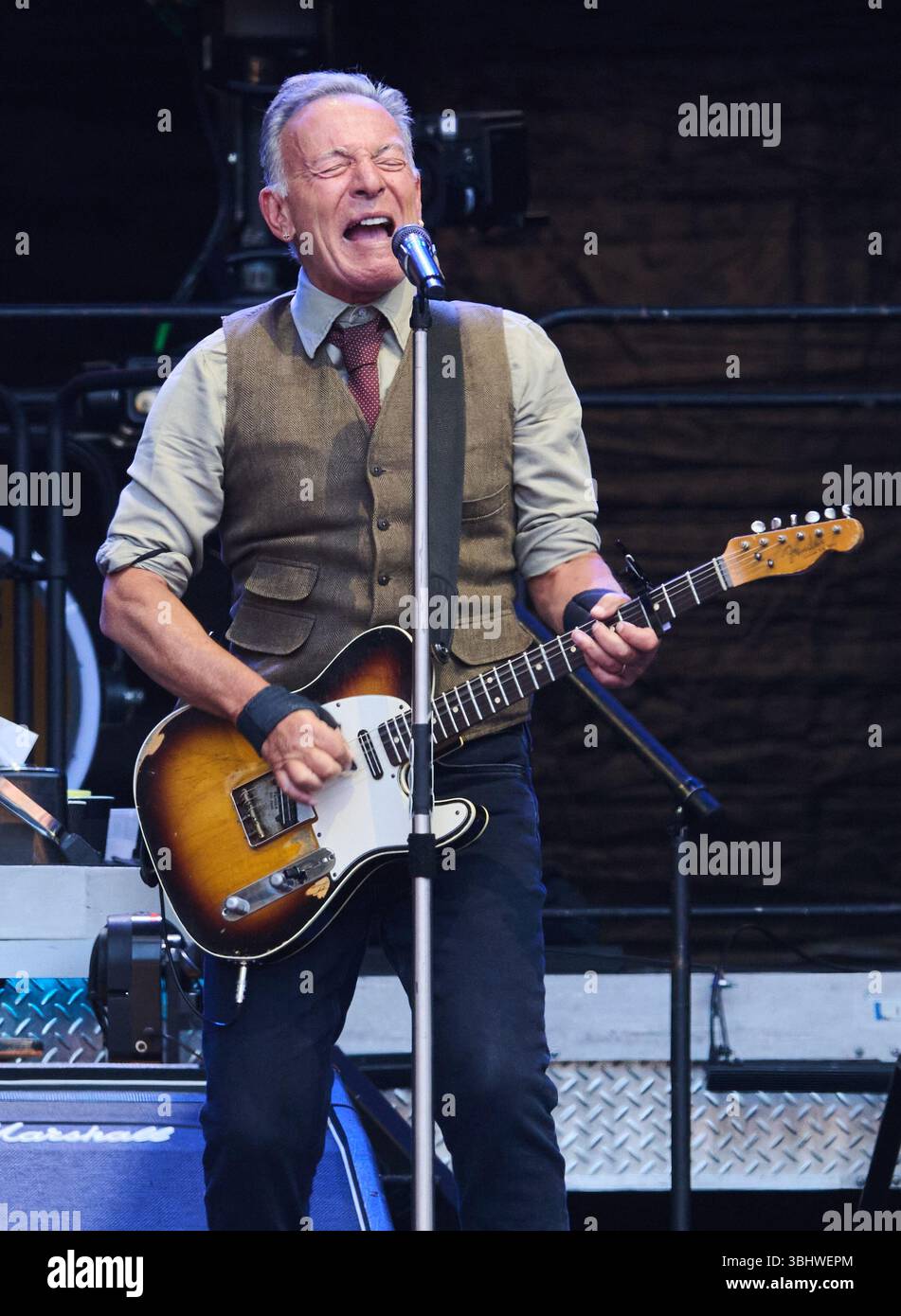 Berlin, Allemagne. 11 juin 2025. Bruce Springsteen et le E Street Band jouent au stade olympique pour la tournée européenne 2025. Crédit : Annette Riedl/dpa/Alamy Live News Banque D'Images