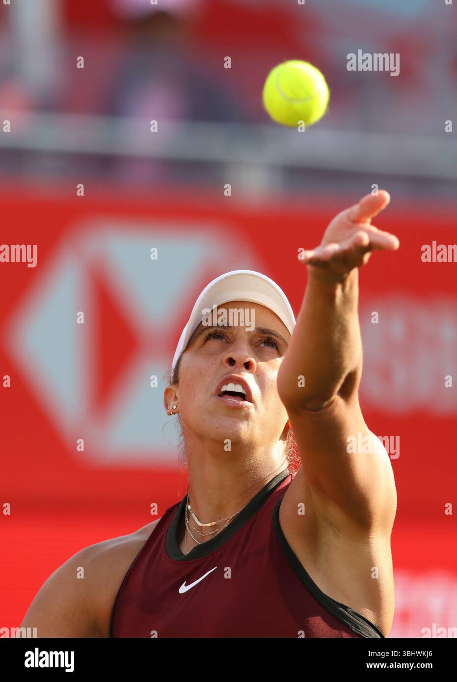 11 juin 2025 ; Championnats HSBC, Queen's Club, West Kensington, Londres, Angleterre : HSBC Womens Championships Queens Club, jour 3 ; Madison Keys (USA) sert à Anastasia Zakharova Banque D'Images