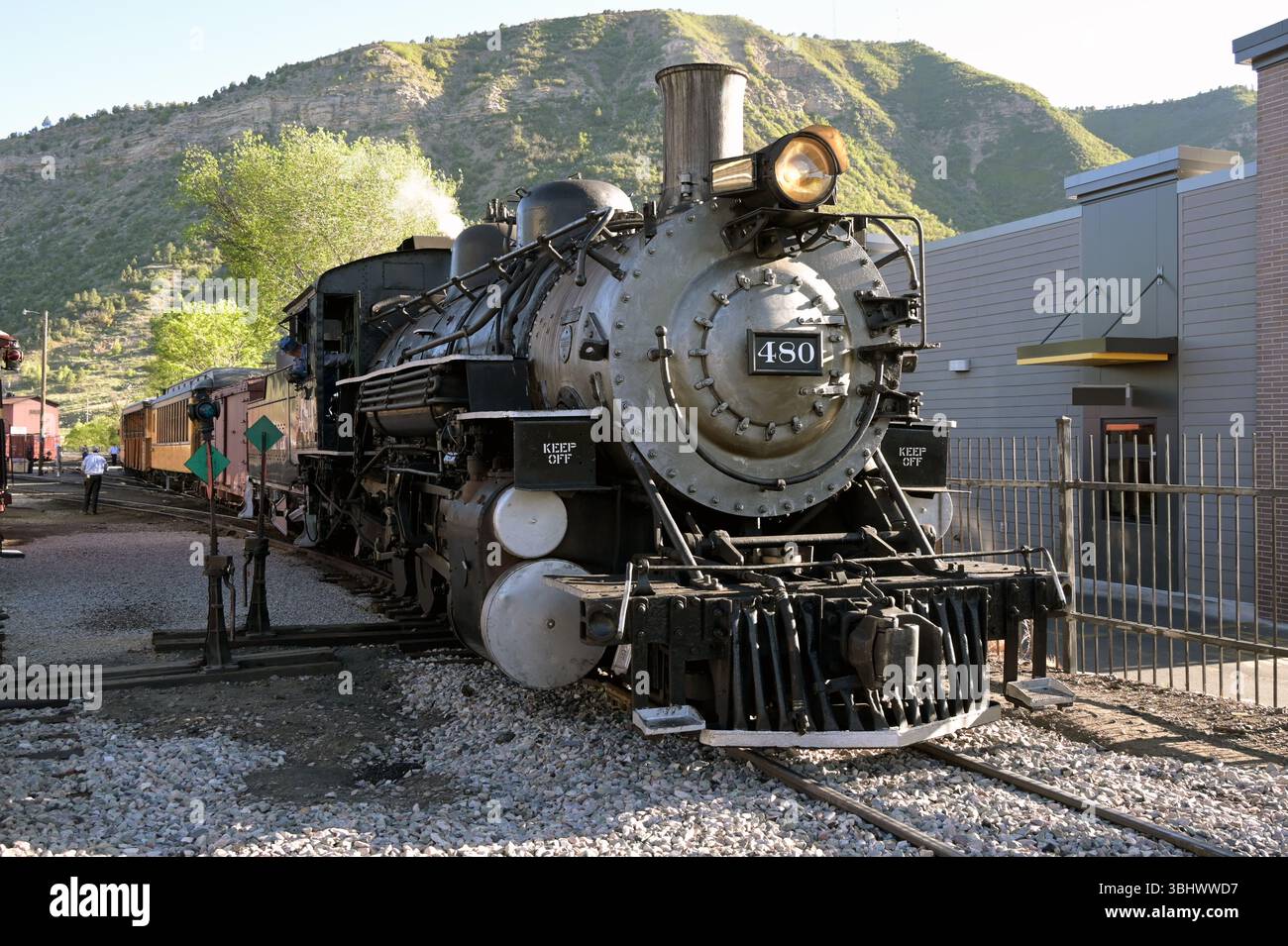Durango, Colorado, États-Unis - 24 mai 2025 : vue de face d'une machine à vapeur d'époque sur le chemin de fer à voie étroite Durango et Silverton dans une voie d'évitement à Durango Banque D'Images