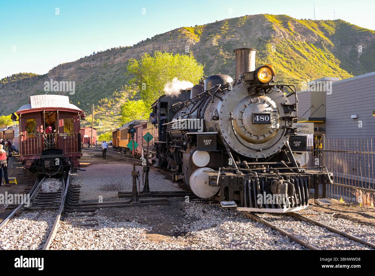 Durango, Colorado, États-Unis - 24 mai 2025 : vue de face d'une machine à vapeur d'époque sur le chemin de fer à voie étroite Durango et Silverton Banque D'Images