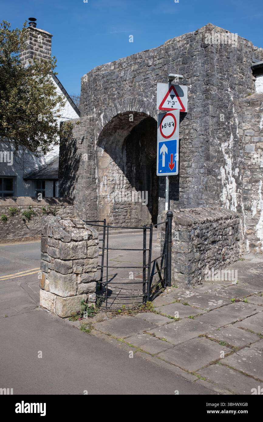 L'entrée Old South Gate du centre-ville de Cowbridge South Wales UK Banque D'Images