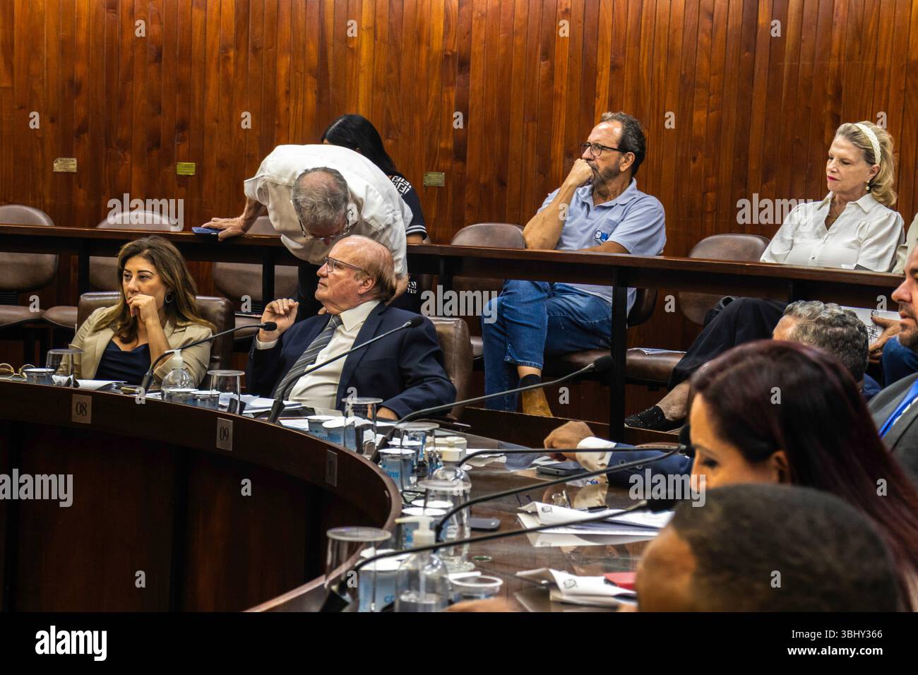 Marilia, Sao Paulo, Brésil, 14 avril 2025 vue interne de la session plénière du conseil municipal de Marília, sous forme circulaire pour le 17 conseiller municipal Banque D'Images