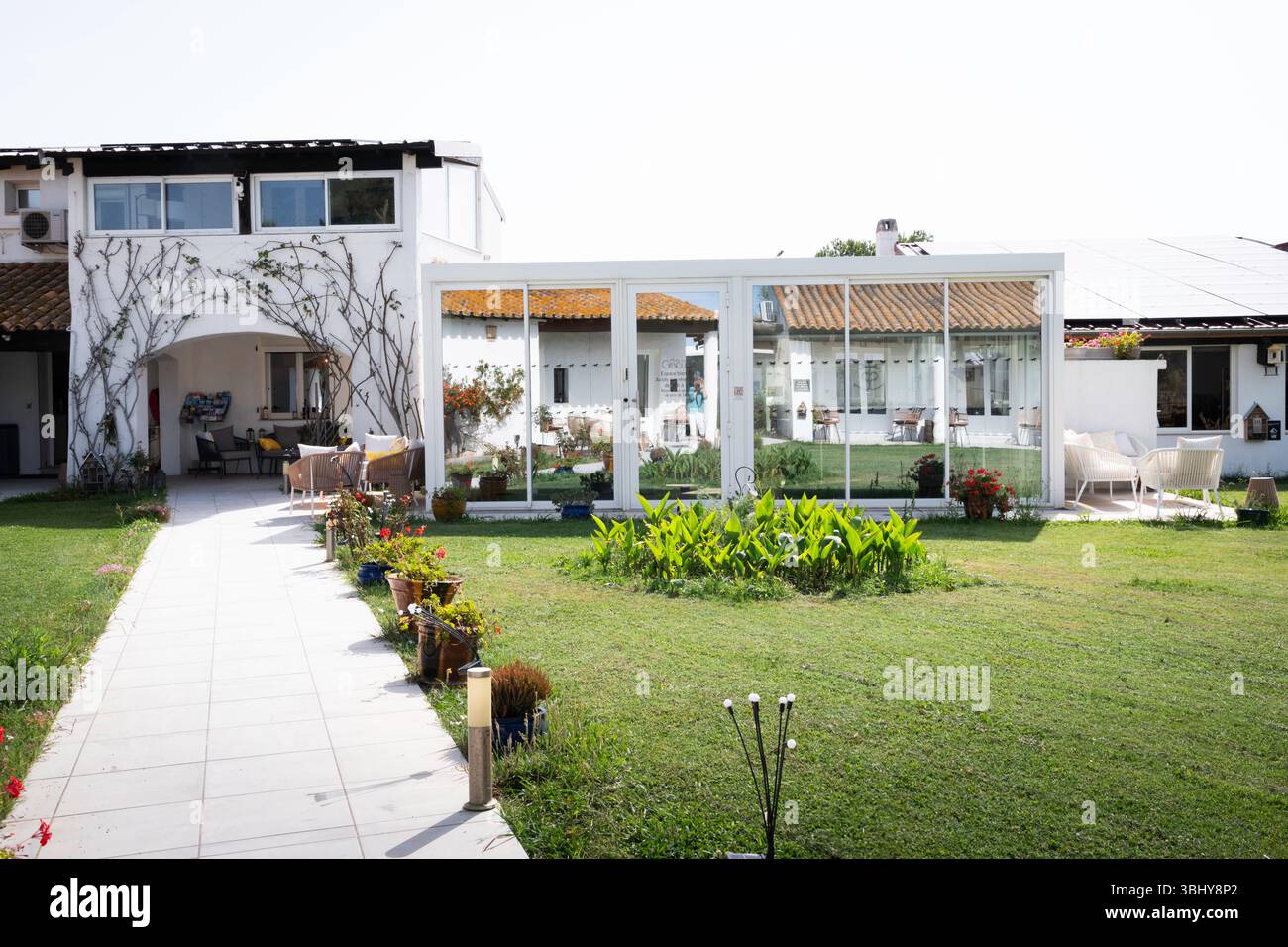 Hébergement contemporain dans une ferme équestre Camargue, Saintes Maries de la mer, France Banque D'Images