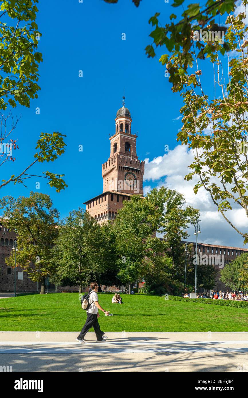 Château des Sforza (Castello Sforzesco) à Milan, Italie. Le château a été construit au XVe siècle par Sforza, Duc de Milan. Banque D'Images Château des Sforza (Castello Sforzesco) à Milan, Italie. Le château a été construit au XVe siècle par Sforza, Duc de Milan. Banque D'Images