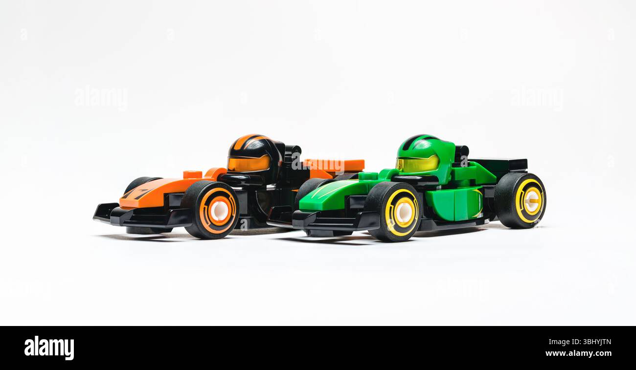 Antalya, Turquie - 11 juin 2025 : vue avant de la voiture miniature Lego F1 sur le thème de la formule 1 Banque D'Images