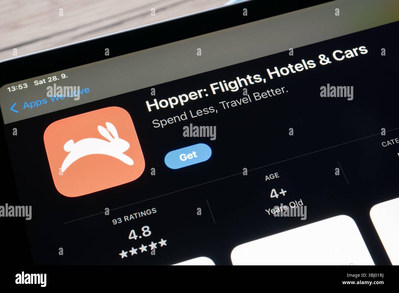 OSTRAVA, TCHÉQUIE - 28 SEPTEMBRE 2024 : Apple App Store avec l'application mobile Hopper Travel pour planifier un voyage, réserver un hôtel et des vols Banque D'Images