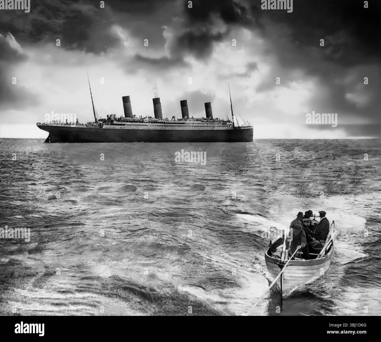 Une photographie du début du XXe siècle du Titanic en route vers l'Amérique lors de son dernier arrêt à Queenstown en Irlande, aujourd'hui connue sous le nom de ville de Cobh. Trois jours plus tard, le navire heurtait un iceberg et coulait avec la perte de 1 514 vies le 15 avril 1912, en route vers l'Amérique dans l'océan Atlantique. NB ceci est une version agrandie et retouchée de l'image Alamy numéro 2HP0JRJ publiée en février 2022. Banque D'Images