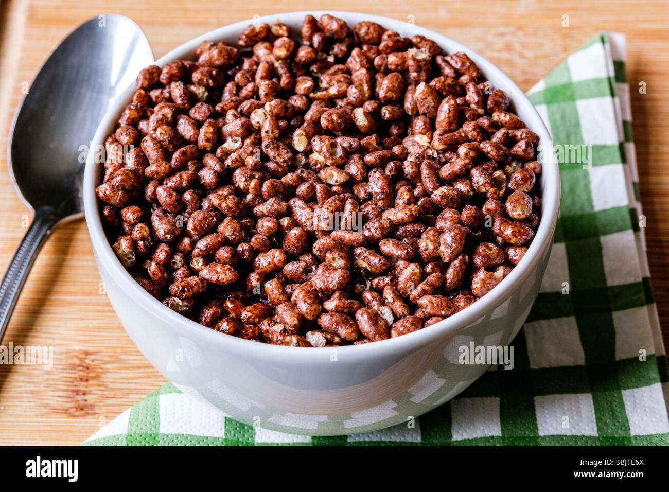 Londres, Royaume-Uni, 12 juin 2025, bol de céréales pour petit-déjeuner Coco Pops préférées des Britanniques Banque D'Images