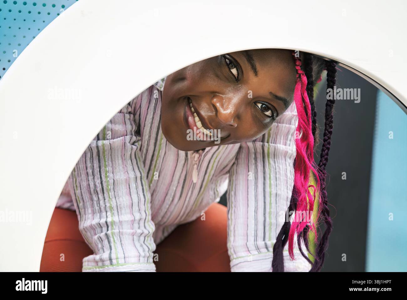 Portrait confiant d'éducateur de garde d'enfants et d'enseignant préscolaire. Parfait pour le marketing de garderie, l'éducation de la petite enfance, les profils du personnel enseignant et edu Banque D'Images