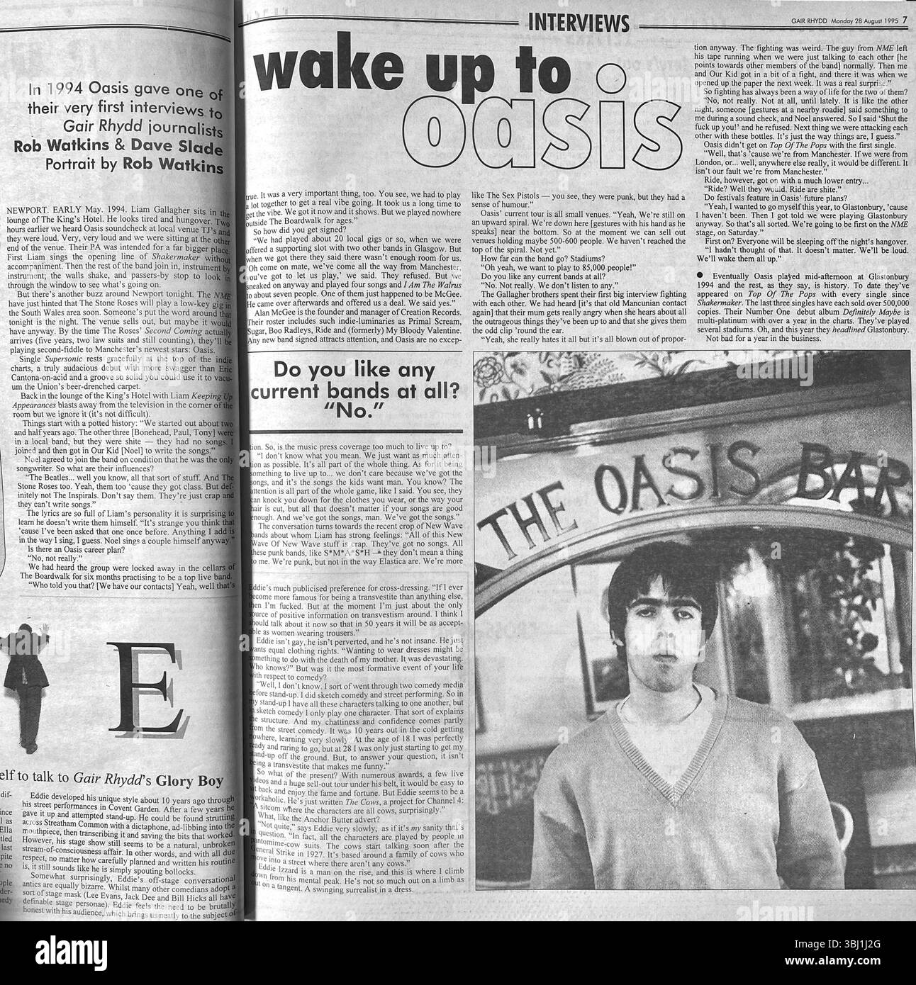NEWS CUTTING, YOUNG, LIAM GALLAGHER, INTERVIEW, 1994 : une coupure de journal du journal de l'Université de Cardiff Gair Rhydd d'une interview très précoce de carrière avec Liam Gallagher du groupe de rock Oasis. Dans l'interview, il parle de sa famille, de son frère, de ses espoirs de gloire et il laisse même tomber le groupe Ride - dont les membres rejoignent Oasis plus tard. Il était très rare pour sa société de relations publiques de mettre Liam seul pour une interview. Cette interview s'est produite de cette façon parce que Liam et Noel ont eu une dispute lors du Soundcheck plus tôt dans la journée sur un changement des paroles d'ouverture de la chanson 'Shakermaker'. Banque D'Images