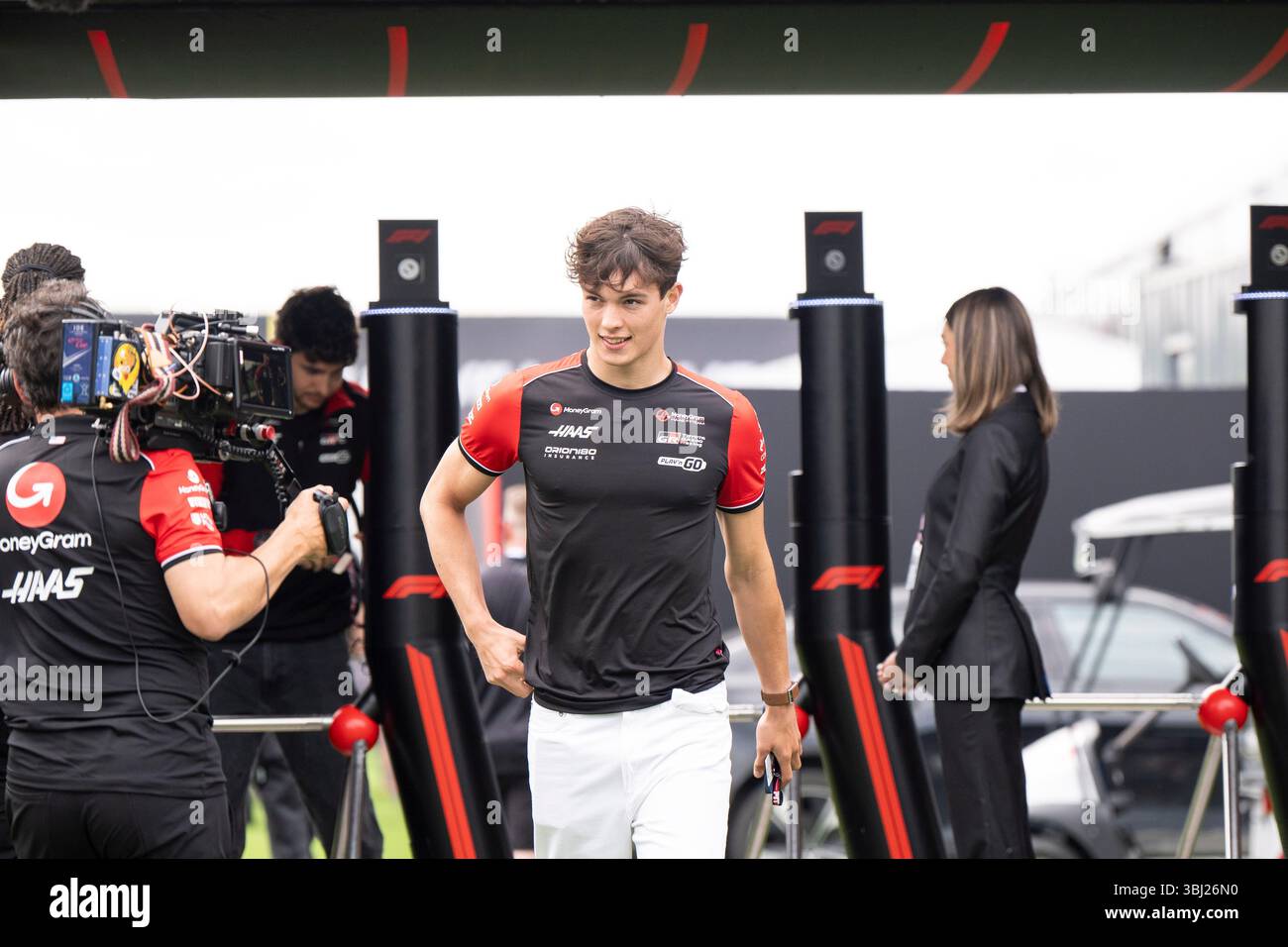 Montréal, Canada. 12 juin 2025. Le pilote Haas Oliver Bearman, du Royaume-Uni, arrive au Grand Prix du Canada à Montréal le jeudi 12 juin 2025. Crédit : la presse canadienne/Alamy Live News Banque D'Images