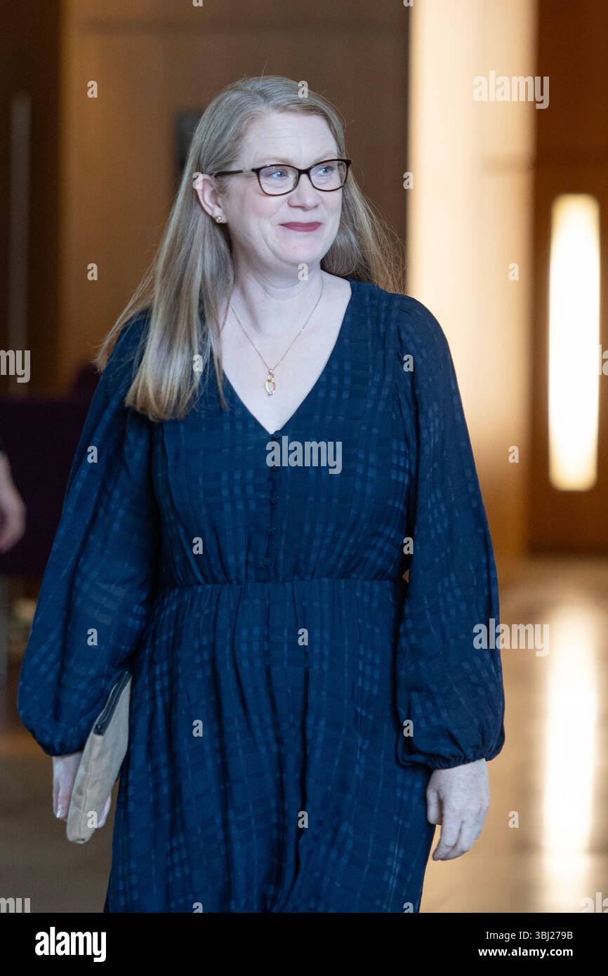 Édimbourg, Écosse, Royaume-Uni. 12 juin 2025. PHOTO : Shirley-Anne Somerville MSP, secrétaire du Cabinet écossais pour la justice sociale. Session hebdomadaire des questions des premiers ministres (FMQ) à l'intérieur de la chambre, du couloir et du hall d'entrée à Holyrood à l'intérieur du Parlement écossais. Crédit : Colin d Fisher/CDFIMAGES.COM crédit : Colin Fisher/Alamy Live News Banque D'Images