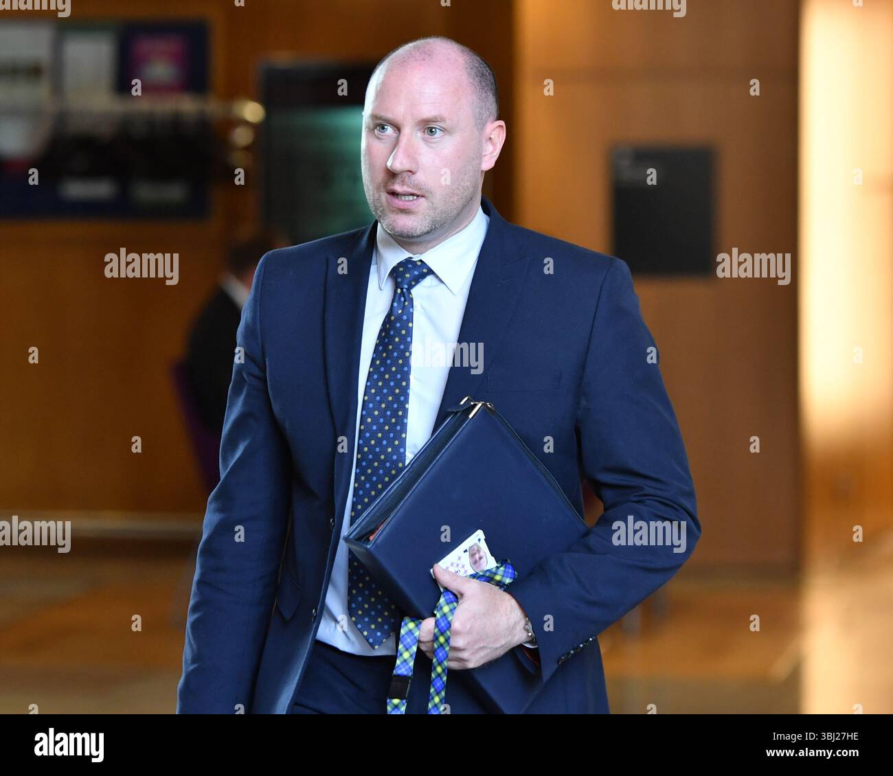 Édimbourg, Écosse, Royaume-Uni. 12 juin 2025. PHOTO : Neil Gray MSP, secrétaire du Cabinet écossais pour la santé et les soins sociaux. Session hebdomadaire des questions des premiers ministres (FMQ) à l'intérieur de la chambre, du couloir et du hall d'entrée à Holyrood à l'intérieur du Parlement écossais. Crédit : Colin d Fisher/CDFIMAGES.COM crédit : Colin Fisher/Alamy Live News Banque D'Images