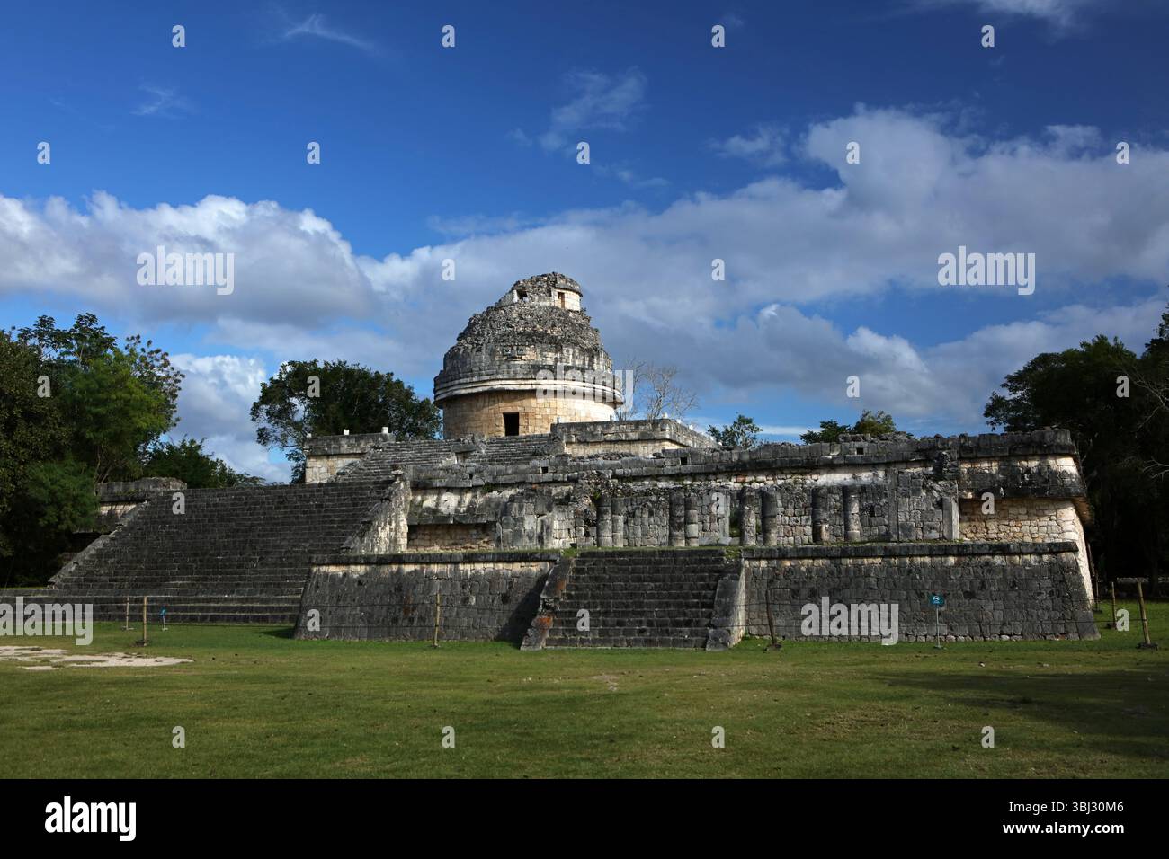 El Caracol - L'Observatoire, structure au site de civilisation maya de Chichen Itza, Yucatan, Mexique Banque D'Images