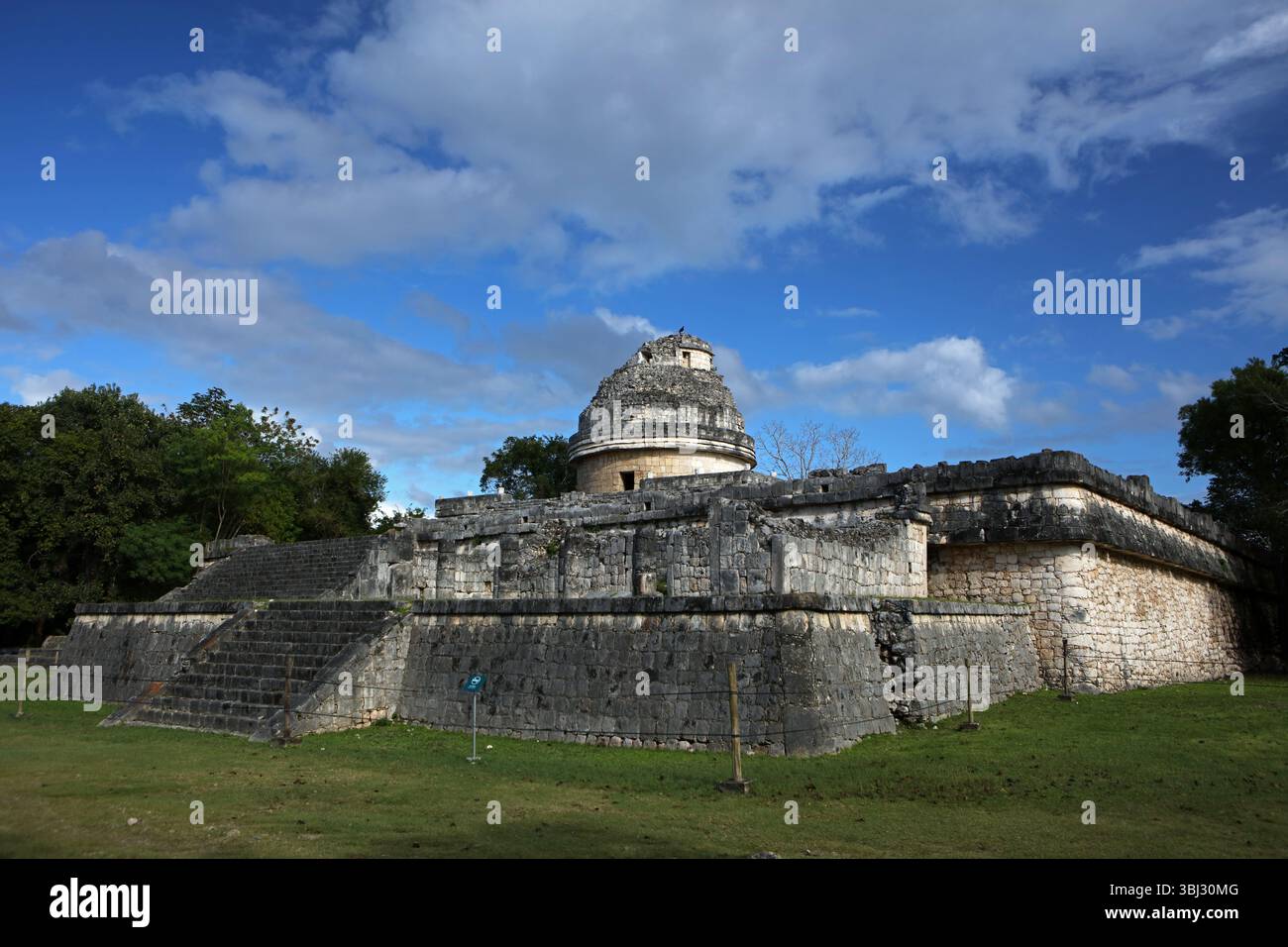El Caracol - L'Observatoire, structure au site de civilisation maya de Chichen Itza, Yucatan, Mexique Banque D'Images