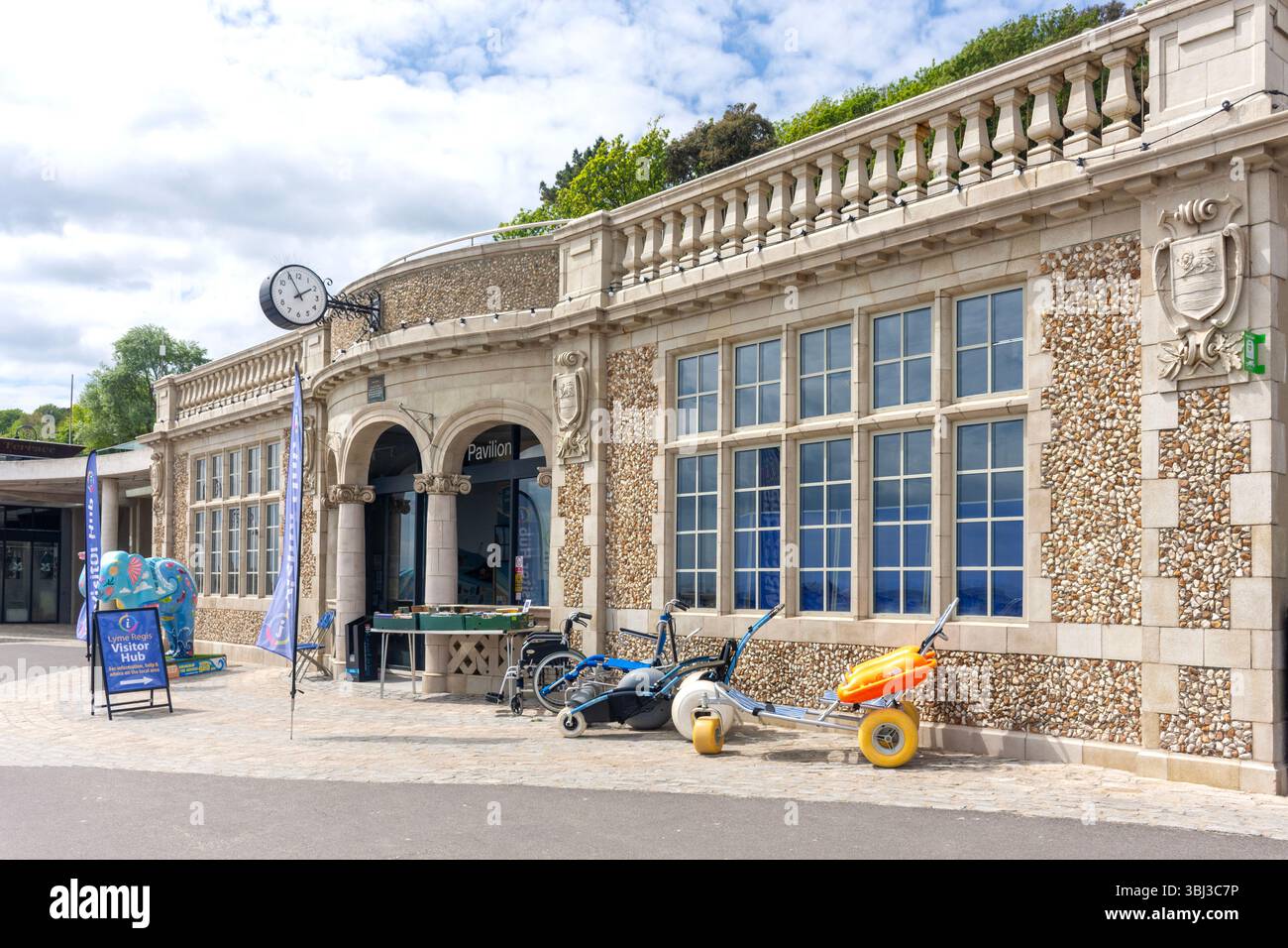 Jubilee Pavilion (office de tourisme), Marine Parade, Sandy Beach, Lyme Regis, Dorset, Angleterre, Royaume-Uni Banque D'Images