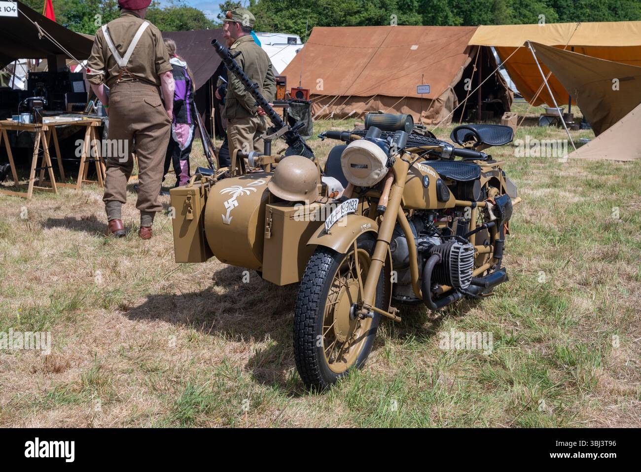 Moto et side-car BMW allemands de la seconde Guerre mondiale exposés au salon militaire Overlord 2025. Banque D'Images
