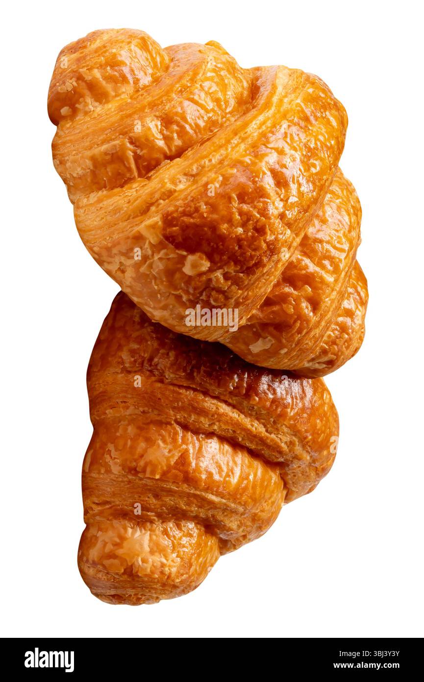 Vue de dessus de deux croissants bruns ou dorés en pile est isolé sur fond blanc avec chemin de découpage. Banque D'Images