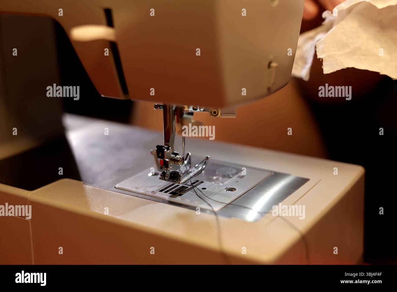 détail de la couture de machine à coudre électrique Banque D'Images