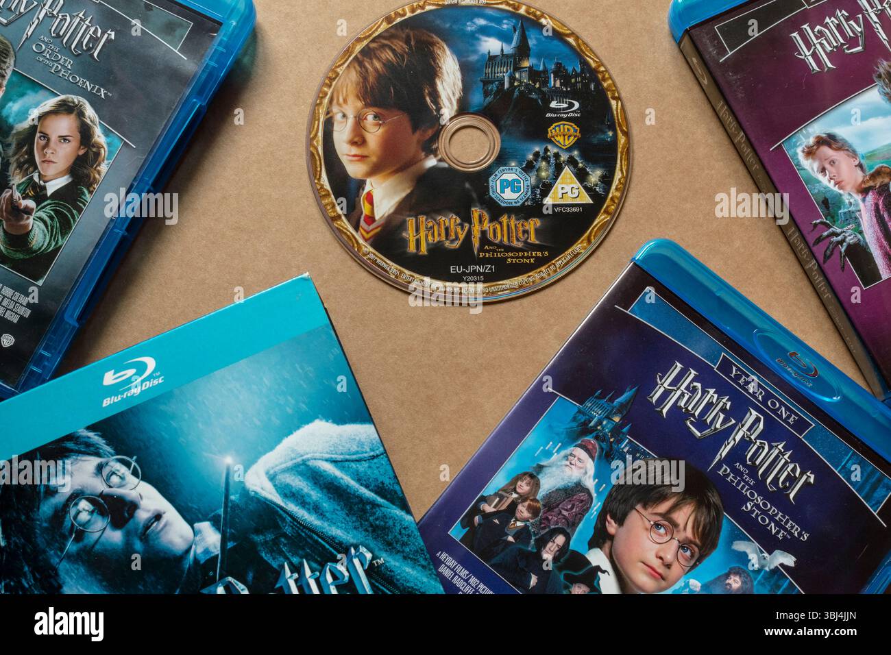 Harry Potter Blu-ray Movie Collection avec Philosopher's Stone Disc. Usage éditorial exclusif. Banque D'Images