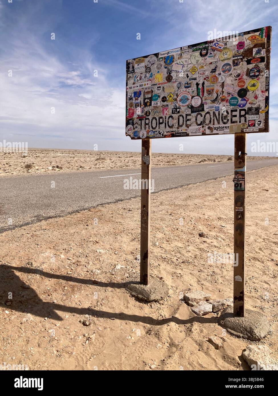 Panneau indiquant le tropique du cancer, Dakhla, Sahara Occidental, 2025 Banque D'Images