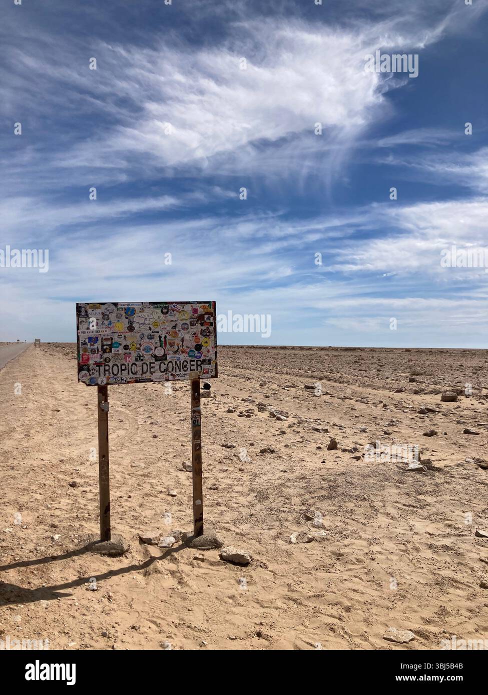 Panneau indiquant le tropique du cancer, Dakhla, Sahara Occidental, 2025 Banque D'Images