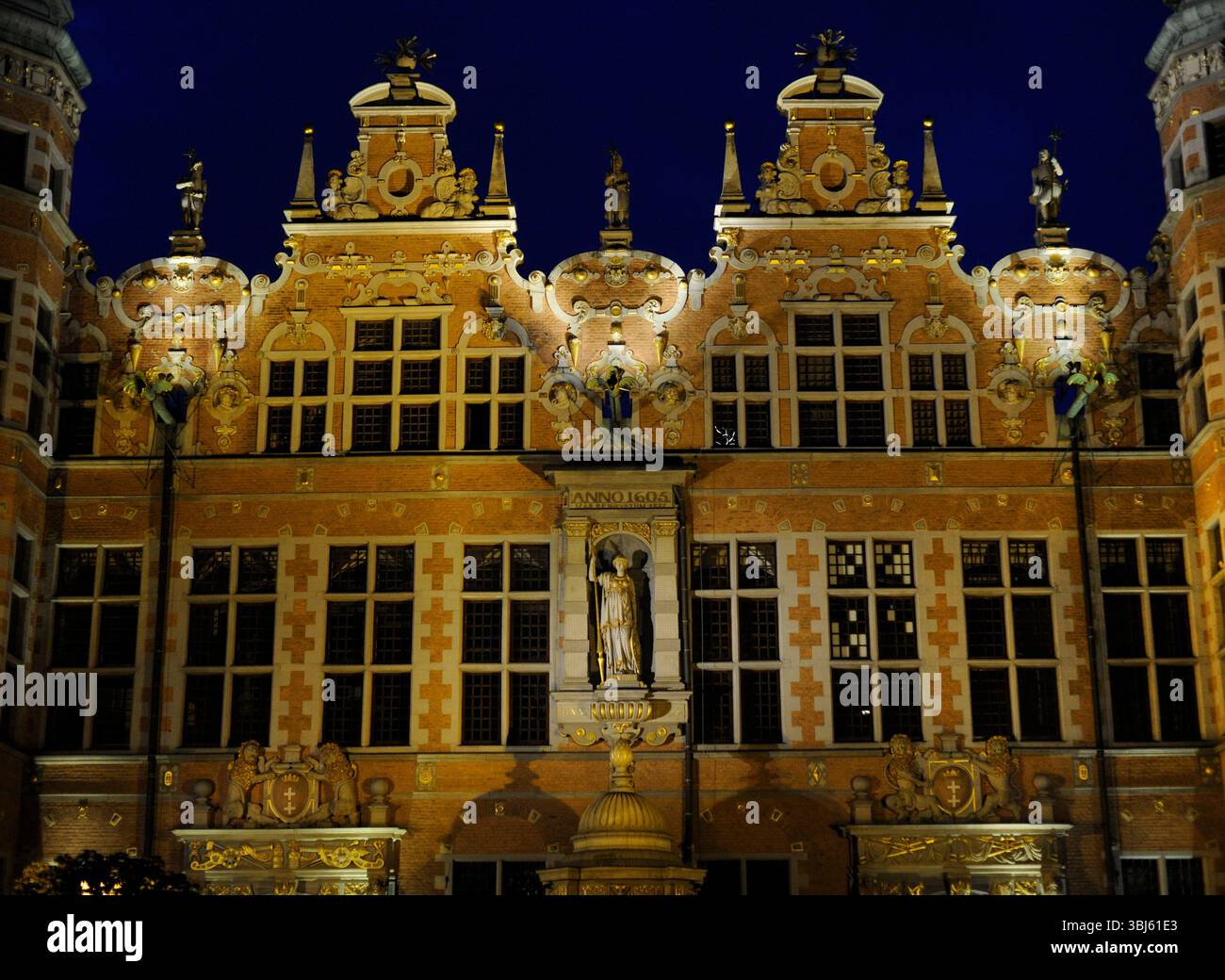 Vue de nuit, Grand Arsenal, Gdansk, Pologne, 17ème centre (2015). Architecte : Anthony van Obbergen (1543-1611), maniériste. Banque D'Images