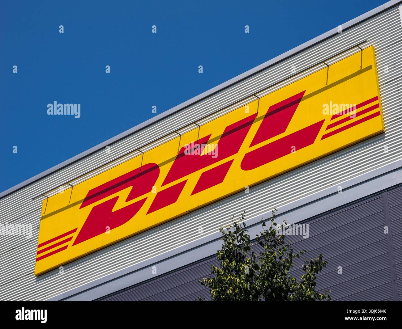 DHL Express Reading, Courier Company, Reading, Berkshire, Angleterre, UK, GB. Banque D'Images