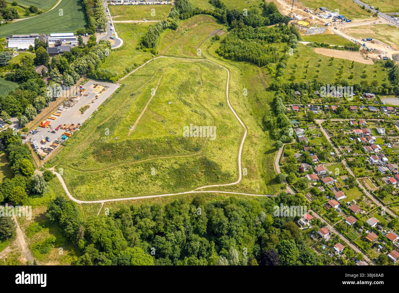 Luftbild, Bauhof und Wiesenfläche an der Friedhofsallee und Bertha-Benz-Allee, KGV Kleingärtnerverein Leibeck e.V., Hofermühle, Heiligenhaus, Ruhrgebiet, Rhénanie-du-Nord-Westphalie, Deutschland ACHTUNGxMINDESTHONORARx60xEURO *** vue aérienne, cour et prairie à Friedhofsallee et Bertha Benz Allee, KGV Kleingärtnerverein Leibeck e V , Hofermühle, Heiligenhaus, Ruhr area, Rhénanie du Nord-Westphalie, Allemagne ACHTUNGxMINDESTHONORARx60xEURO Banque D'Images