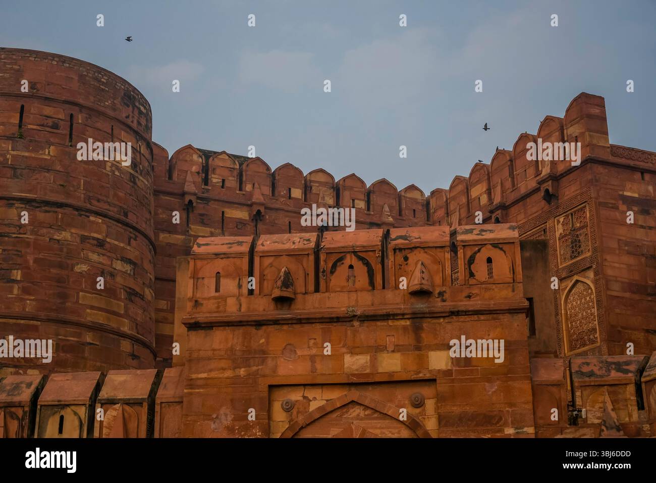 Le fort d'Agra ou fort rouge est une forteresse et une attraction principale à Agra Inde Banque D'Images