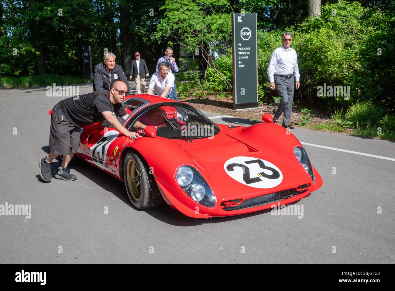 Grosse pointe Shores, Michigan - la Ferrari P4 RCR 1965 a été mise en place pour l'avant-première médiatique du salon annuel Eyes on Design. Banque D'Images