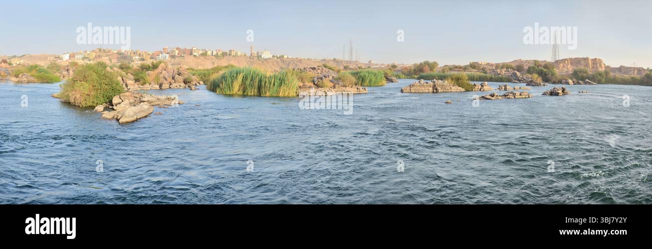 Le Nil au niveau de la première cataracte près de la ville d'Assouan, Egypte Banque D'Images