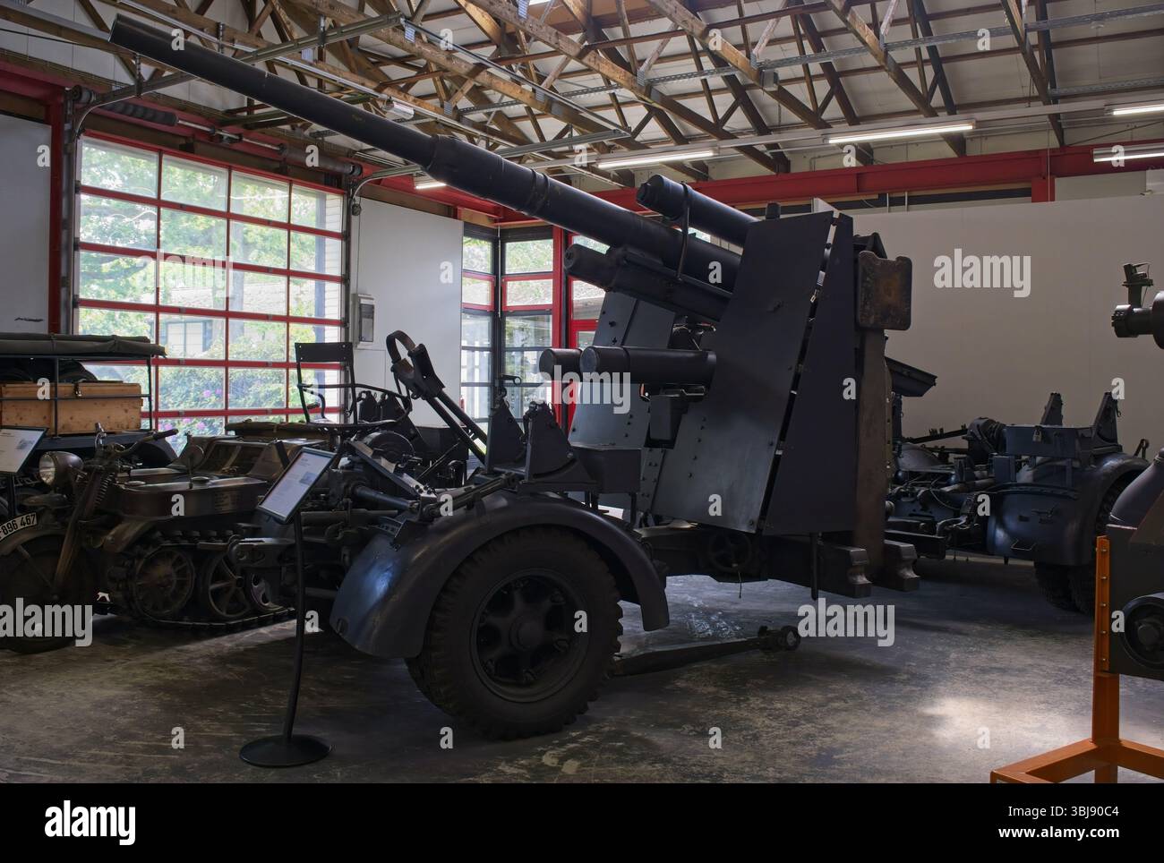 Munster, Allemagne - 23 mai 2025 : canon Flak de 88 mm. Musée allemand des chars à Munster. Exposition de la seconde Guerre mondiale. Mise au point sélective Banque D'Images