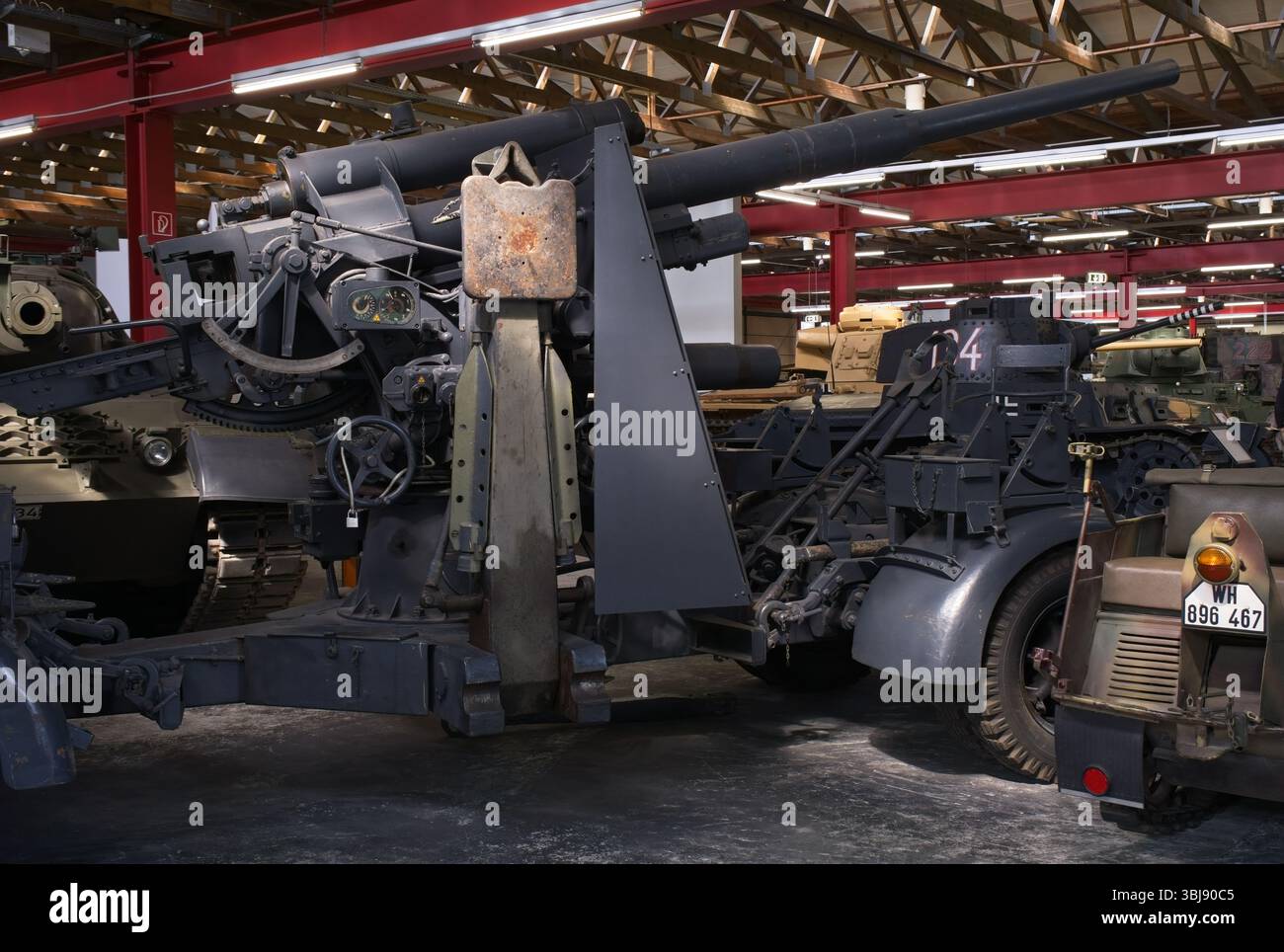 Munster, Allemagne - 23 mai 2025 : canon Flak de 88 mm. Musée allemand des chars à Munster. Exposition de la seconde Guerre mondiale. Mise au point sélective Banque D'Images