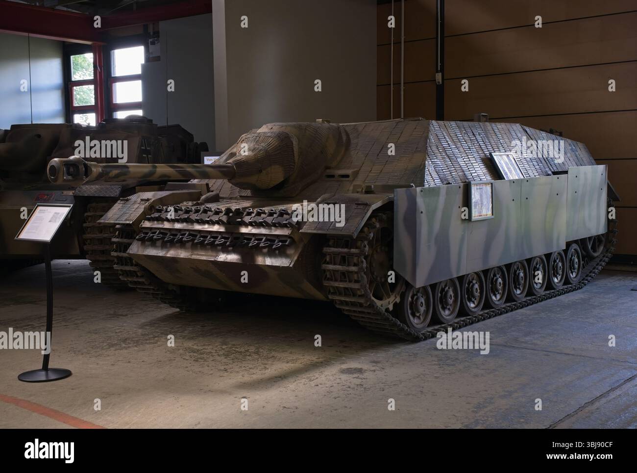 Munster, Allemagne - 23 mai 2025 : Musée allemand des chars Jagdpanzer IV. à Munster. Exposition de la seconde Guerre mondiale. Mise au point sélective Banque D'Images