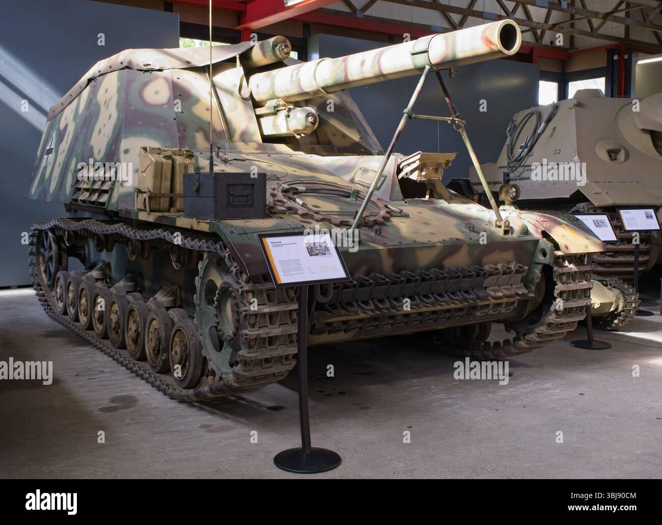Munster, Allemagne - 23 mai 2025 : Hummel. Musée allemand des chars à Munster. Exposition de la seconde Guerre mondiale. Mise au point sélective Banque D'Images