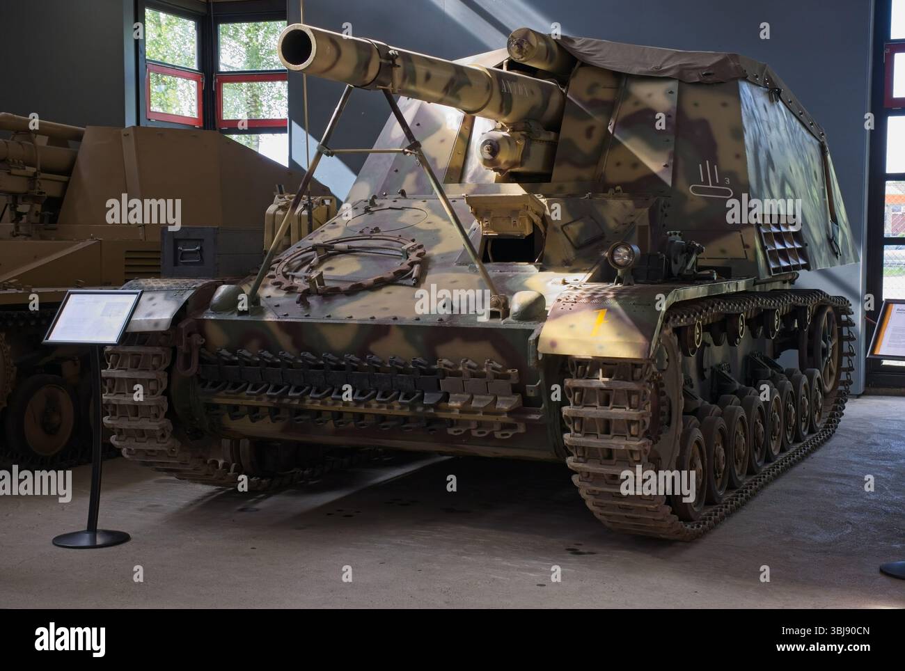 Munster, Allemagne - 23 mai 2025 : Hummel. Musée allemand des chars à Munster. Exposition de la seconde Guerre mondiale. Mise au point sélective Banque D'Images