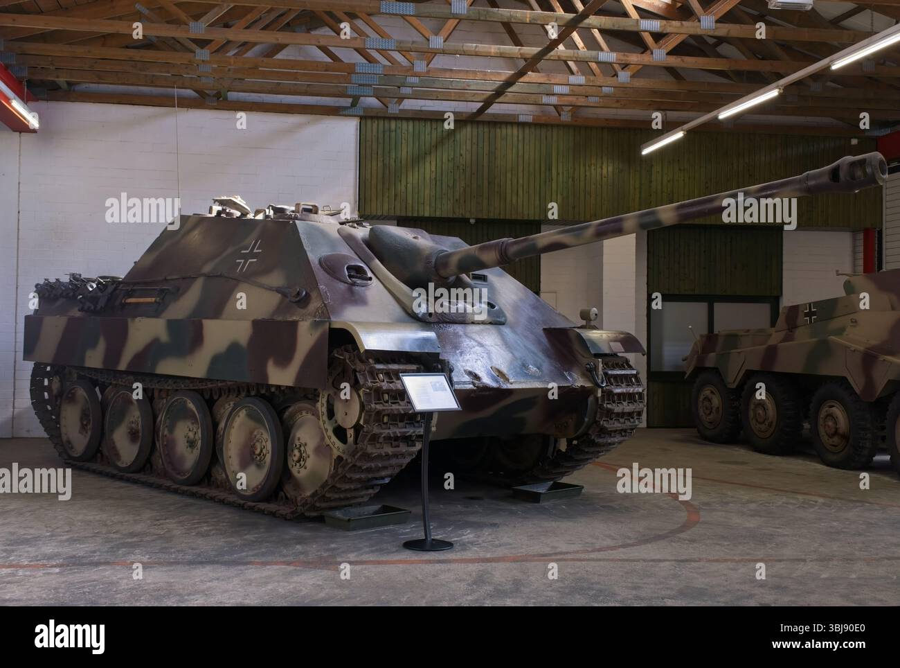 Munster, Allemagne - 23 mai 2025 : Jagdpanther V. Musée allemand des chars à Munster. Exposition de la seconde Guerre mondiale. Mise au point sélective. Banque D'Images