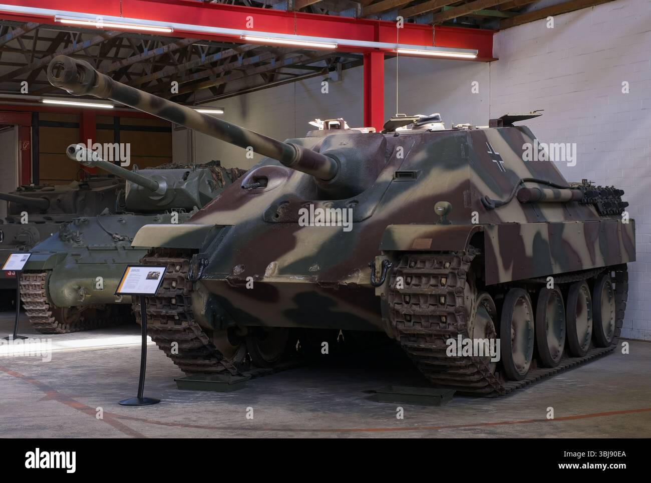 Munster, Allemagne - 23 mai 2025 : Jagdpanther V. Musée allemand des chars à Munster. Exposition de la seconde Guerre mondiale. Mise au point sélective. Banque D'Images