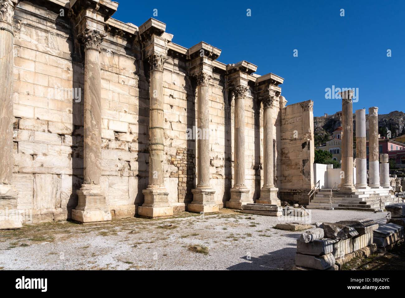 Les ruines de la bibliothèque d'Hadrien sur le côté nord de l'Acropole à Athènes, Grèce. Banque D'Images