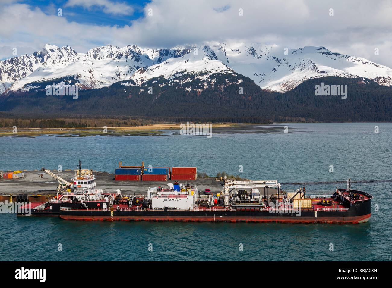 Remorqueur et barge, Seward, Alaska, États-Unis Banque D'Images