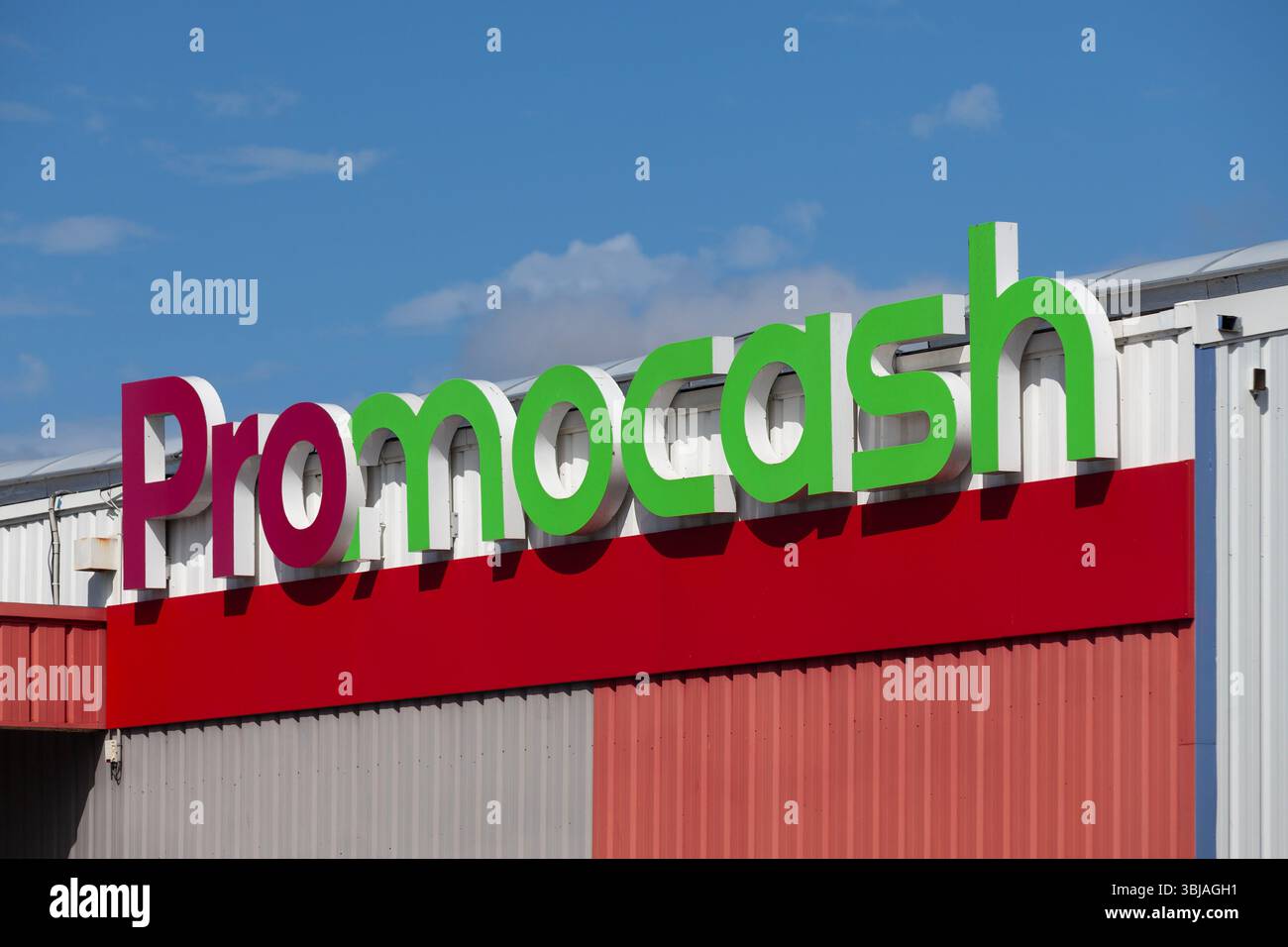 Saint-Martin-des-champs, France - 24 août 2022 : signe de Promocash, une chaîne française de Cash and Carry. Banque D'Images