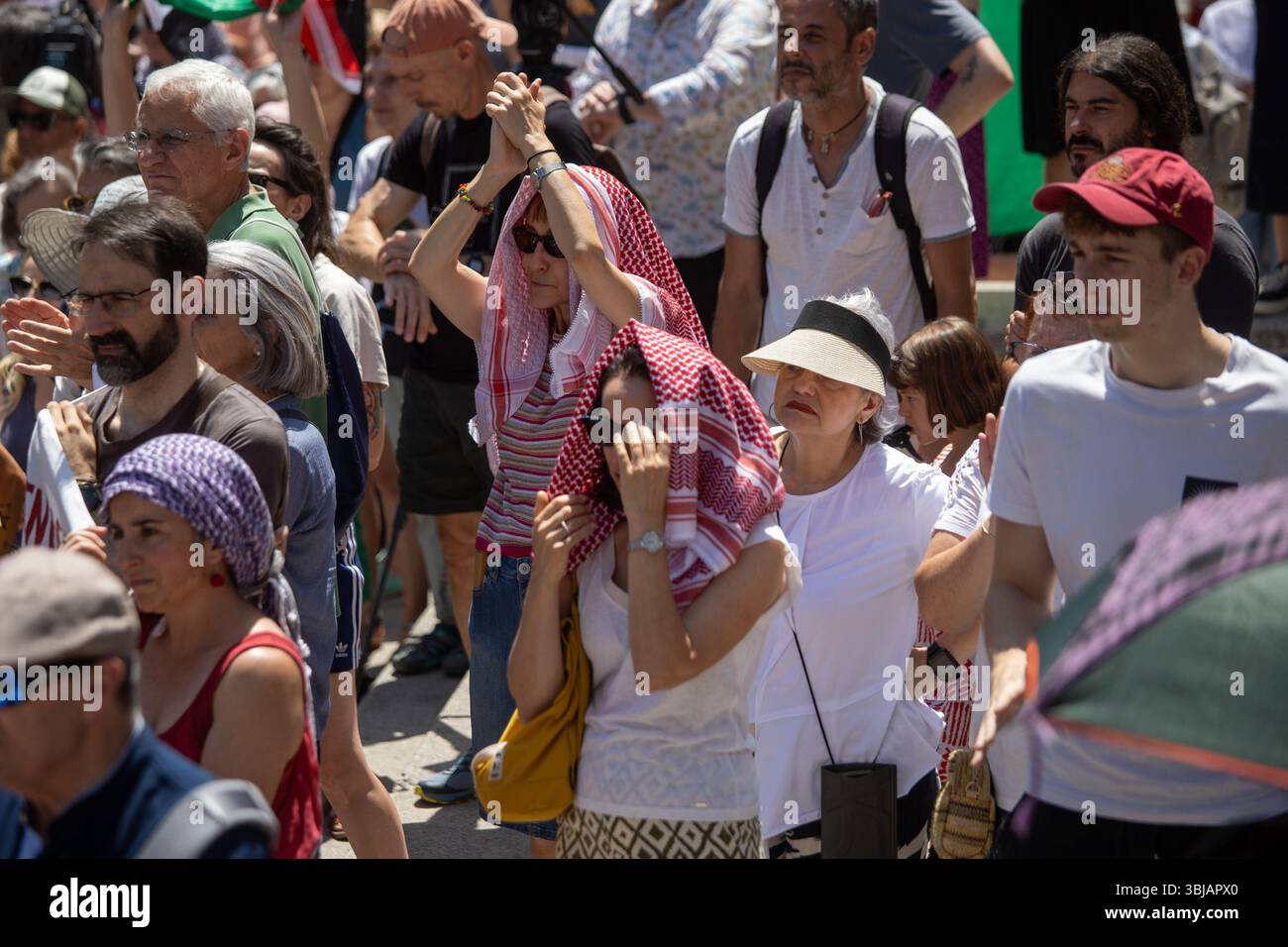Madrid, Espagne. 14 juin 2025. Rassemblement au Musée Reina Sofia de Madrid. Journée nationale d'action pour la fin du génocide, "pour une paix juste, un cessez-le-feu définitif, ni terrorisme ni génocide", appelée par la plate-forme Stop the War Now. Crédit : D. Canales Carvajal/Alamy Live News Banque D'Images Madrid, Espagne. 14 juin 2025. Rassemblement au Musée Reina Sofia de Madrid. Journée nationale d'action pour la fin du génocide, "pour une paix juste, un cessez-le-feu définitif, ni terrorisme ni génocide", appelée par la plate-forme Stop the War Now. Crédit : D. Canales Carvajal/Alamy Live News Banque D'Images