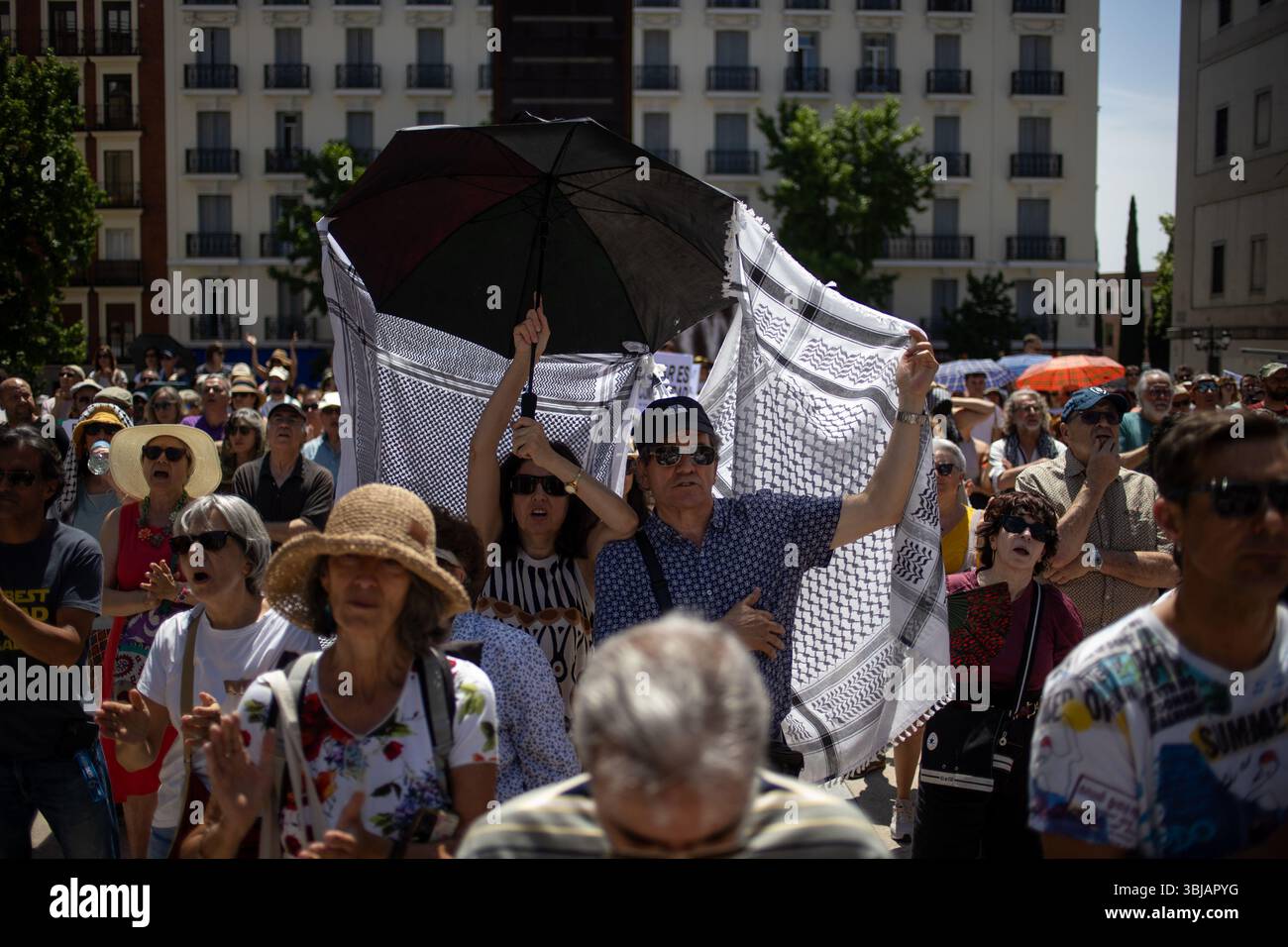 Madrid, Espagne. 14 juin 2025. Rassemblement au Musée Reina Sofia de Madrid. Journée nationale d'action pour la fin du génocide, "pour une paix juste, un cessez-le-feu définitif, ni terrorisme ni génocide", appelée par la plate-forme Stop the War Now. Crédit : D. Canales Carvajal/Alamy Live News Banque D'Images Madrid, Espagne. 14 juin 2025. Rassemblement au Musée Reina Sofia de Madrid. Journée nationale d'action pour la fin du génocide, "pour une paix juste, un cessez-le-feu définitif, ni terrorisme ni génocide", appelée par la plate-forme Stop the War Now. Crédit : D. Canales Carvajal/Alamy Live News Banque D'Images