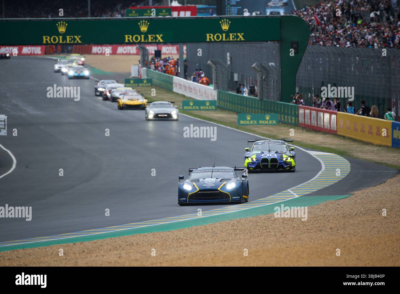 Le Mans, France. 14 juin 2025. Heart of Racing Team (27) Ian James (USA) Mattia Drudi (ITA) Zacharie Robichon (CAN), pendant les 24h du Mans 2025, le Mans, France. Crédit : Gabriele Lanzo / Alessio Morgese / Alamy Live news Banque D'Images