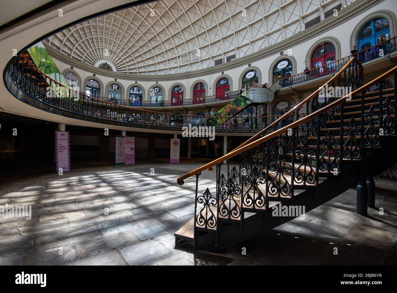 Intérieur de Leeds Corn Exchange dans le centre-ville Banque D'Images