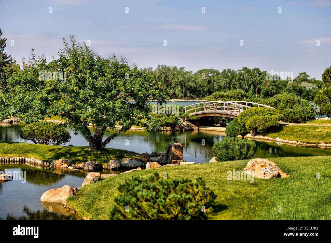 Lethbridge, Alberta - 5 juillet 2021 : paysage dans les jardins japonais Nikka Yuko à Lethbridge Banque D'Images