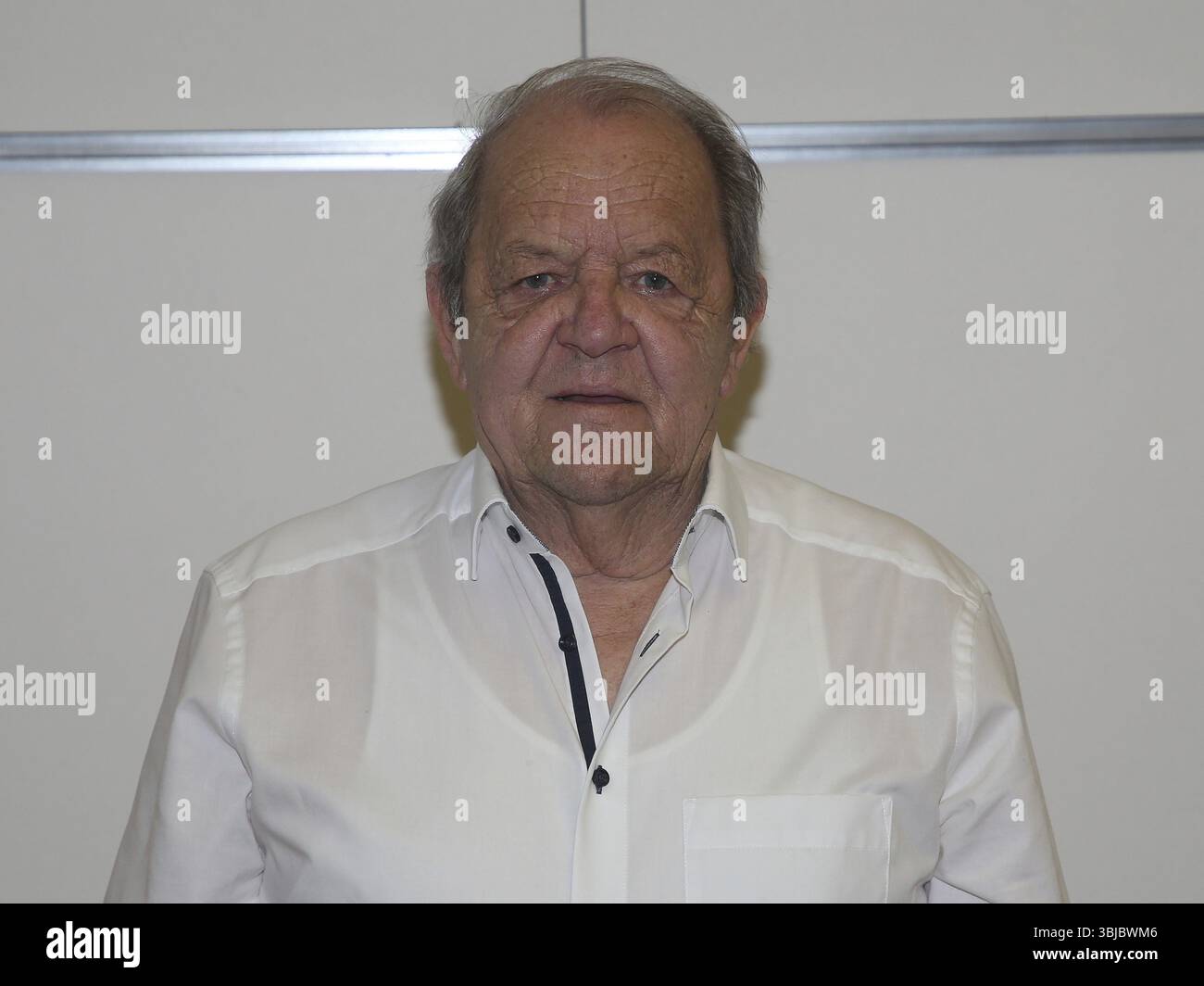 Klaus Decker (1.FC Magdebourg) à l'entrée dans le Livre d'Or de la ville de Magdebourg pour avoir remporté la Coupe d'Europe il y a 50 ans le 8 mai 2024, Magdeb Banque D'Images